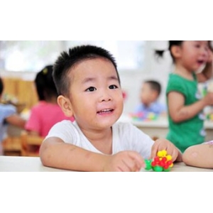 幼儿园多大年龄去合适 孩子早去幼儿园好还是晚去好