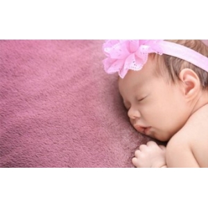 如何哄睡0-3个月的婴儿 0-3个月的婴儿不睡觉怎么办