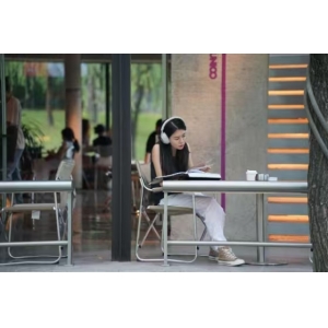 新华网财经观察丨持续演进的“耳朵经济”